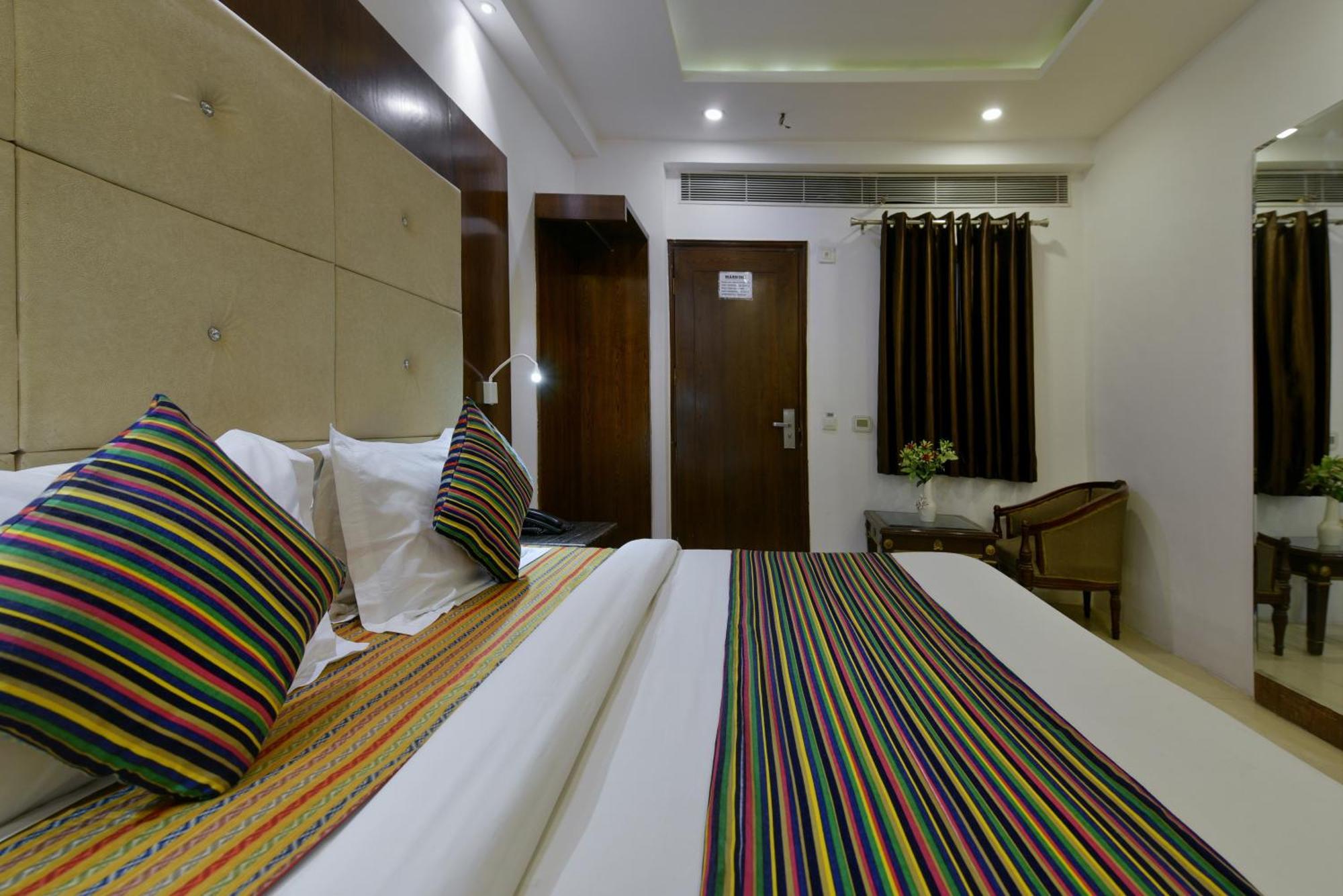 Capital O 2242 Hotel Yuvraj Deluxe New Delhi Exteriör bild