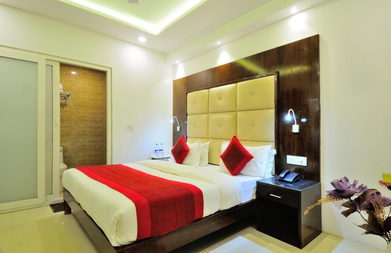 Capital O 2242 Hotel Yuvraj Deluxe New Delhi Exteriör bild